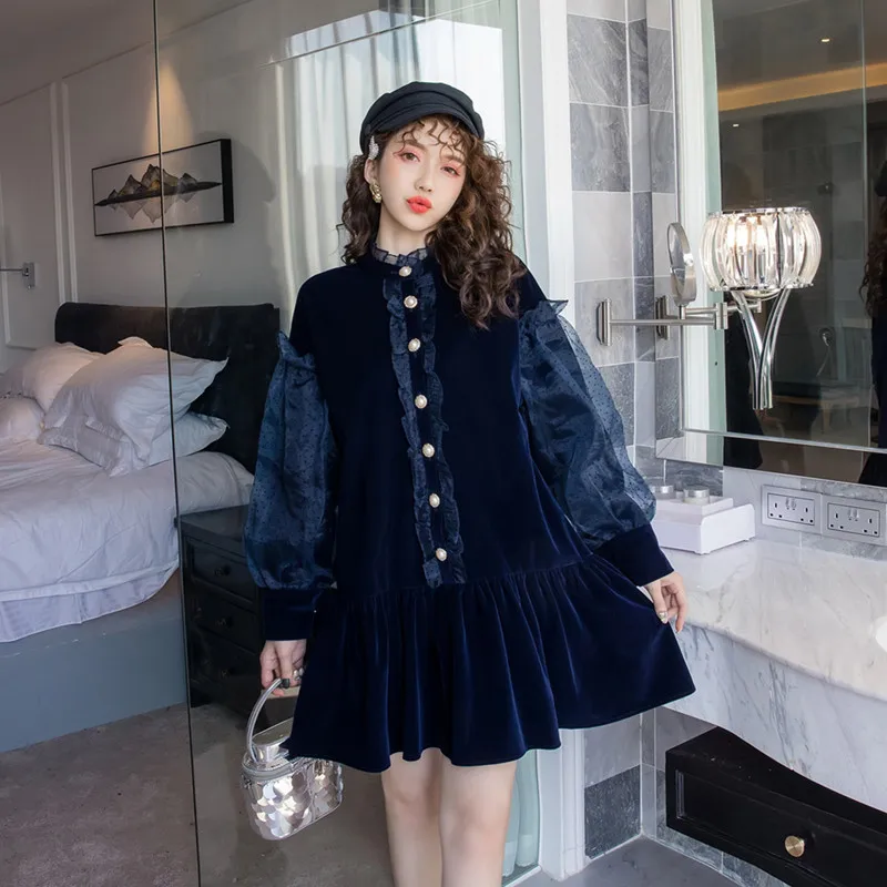 Женское Короткое платье выше колена темно-синее с длинным рукавом оборками и