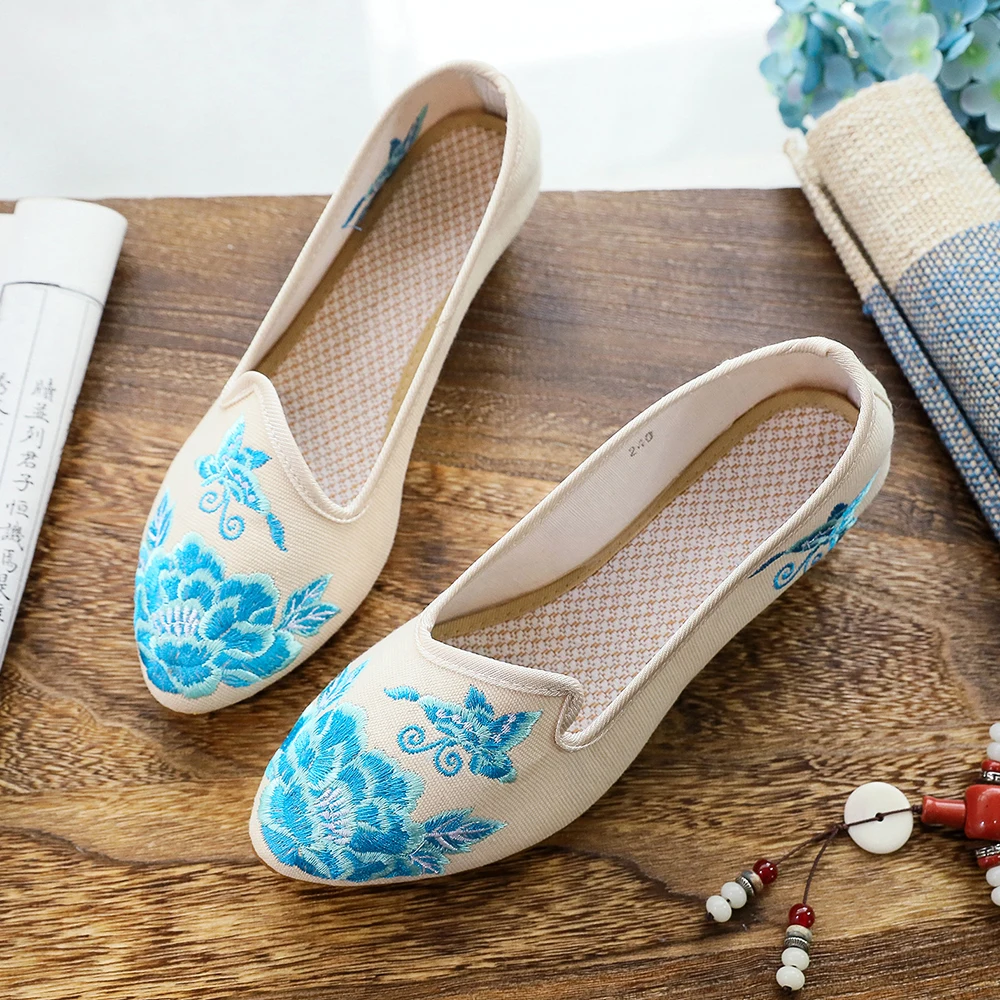 Veowalk женские туфли с острым носком на плоской подошве цветочной вышивкой удобные