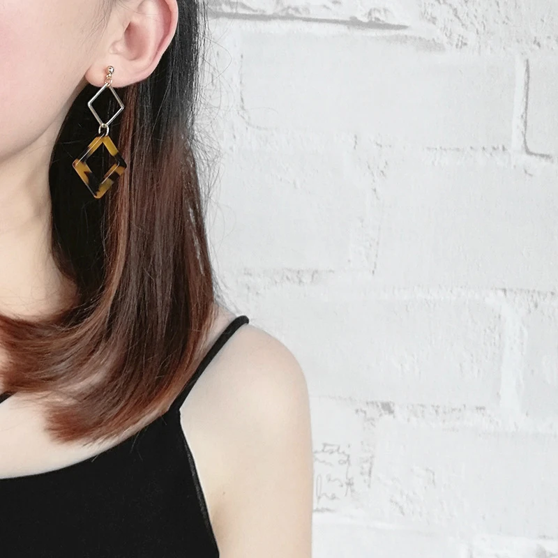 

Fashion Leopard Earrings Acetate Earrings Atmosphere Exaggerated Edition Geometric Round Brown Acrylic Earrings KA-48