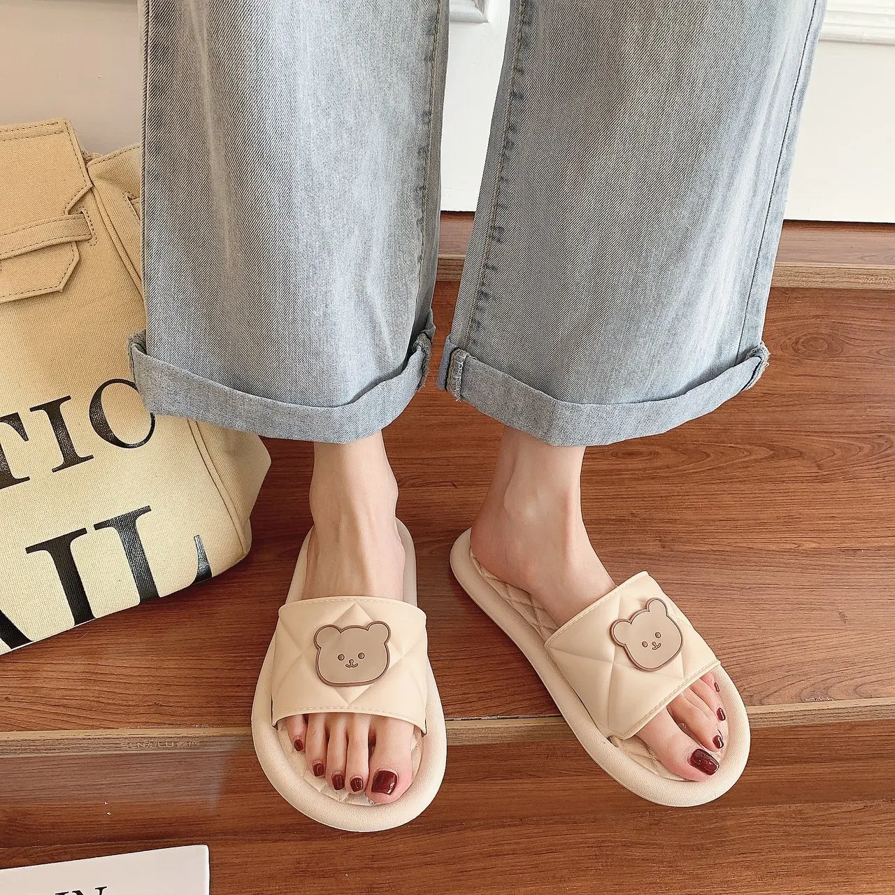 

Slippers Women Summer Female Shoes Slides Fashion Low Lady 2021 Rubber Luxury Massage Soft Flat Girl Basic Concise PU Fretwork