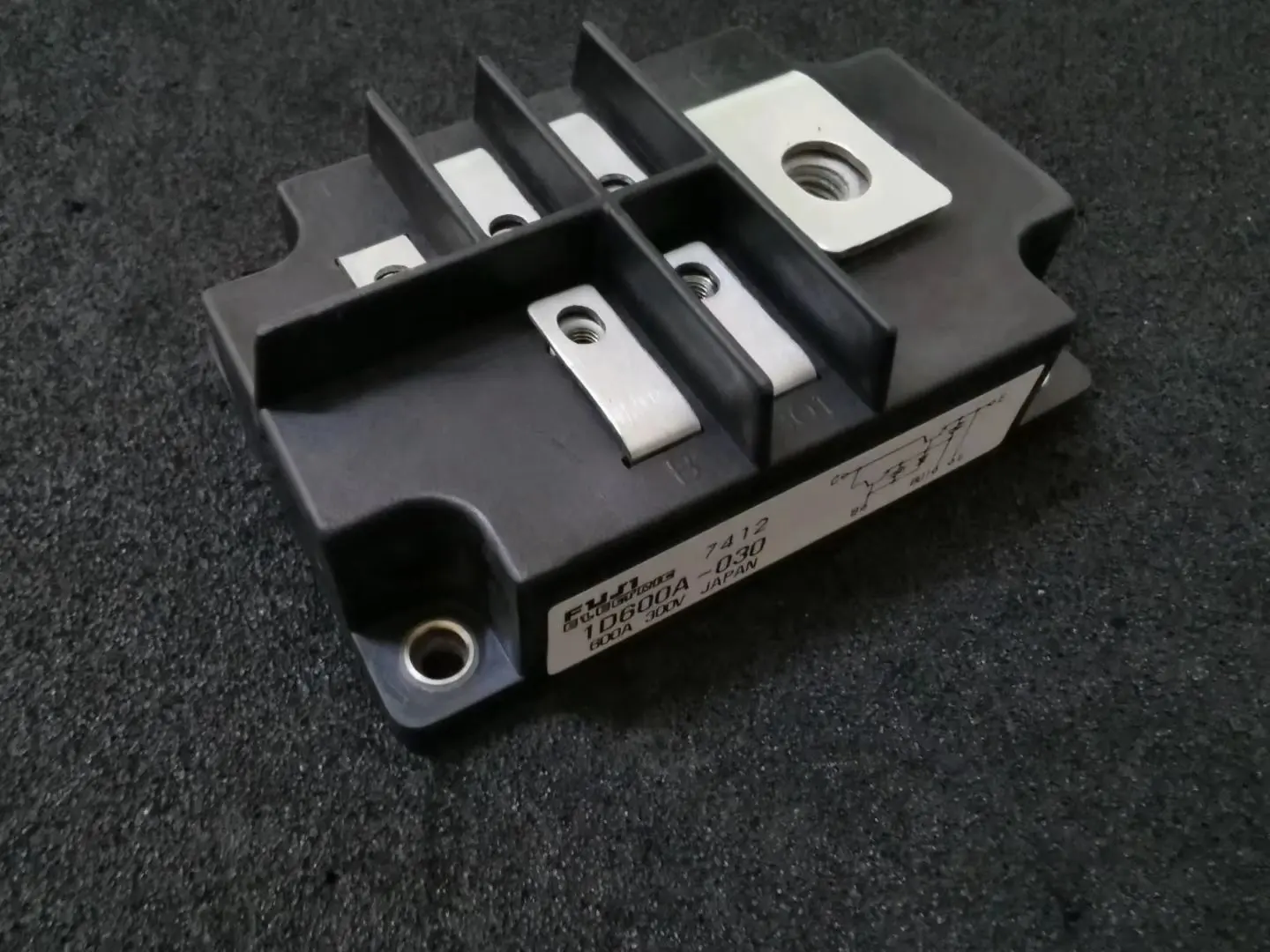 1 шт. 1D600A-030 Gloednieuwe Оригинал 100%