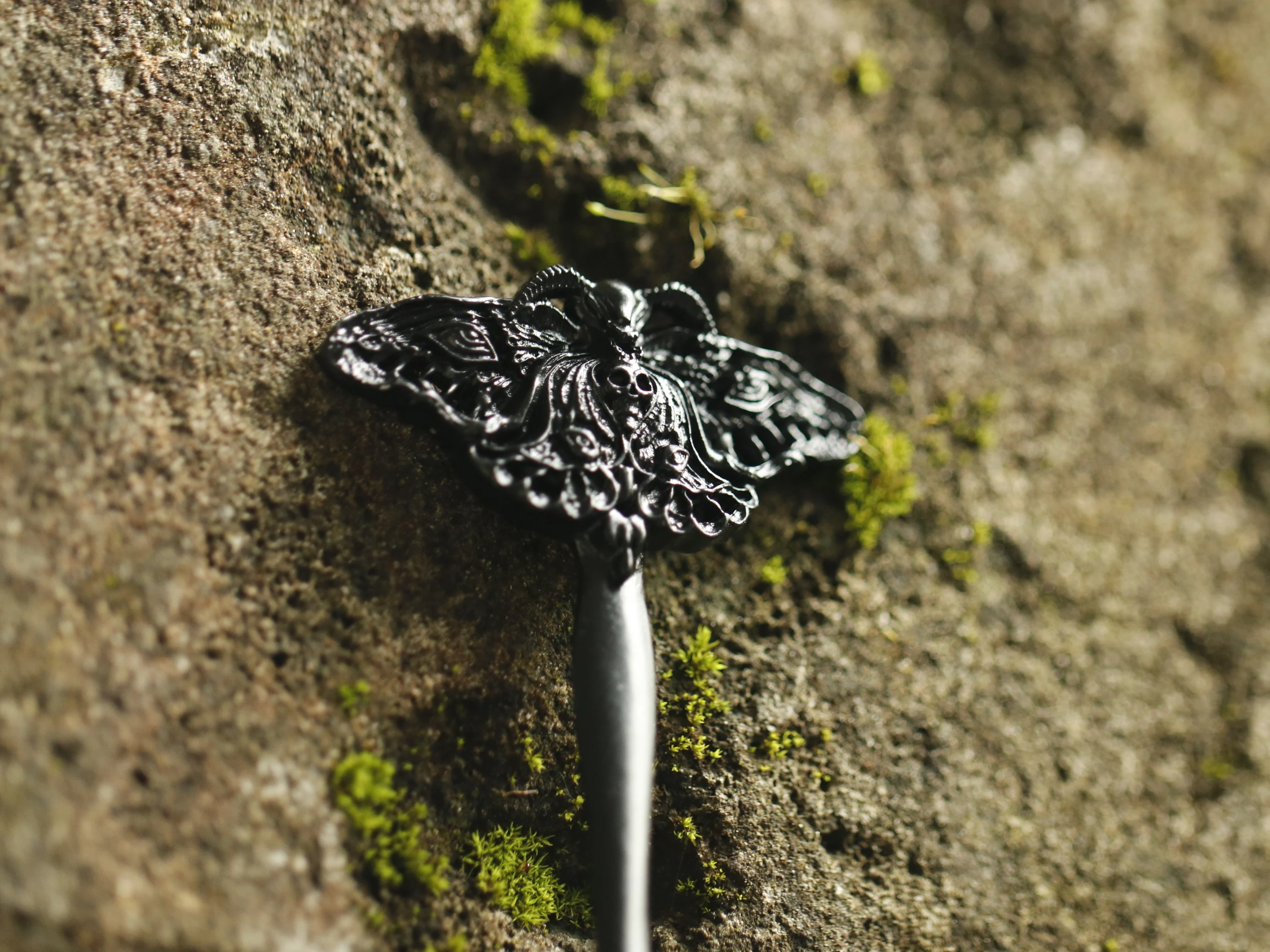 Аксессуары Wicca Шпилька для волос с изображением смерти и моли трехфазная луна