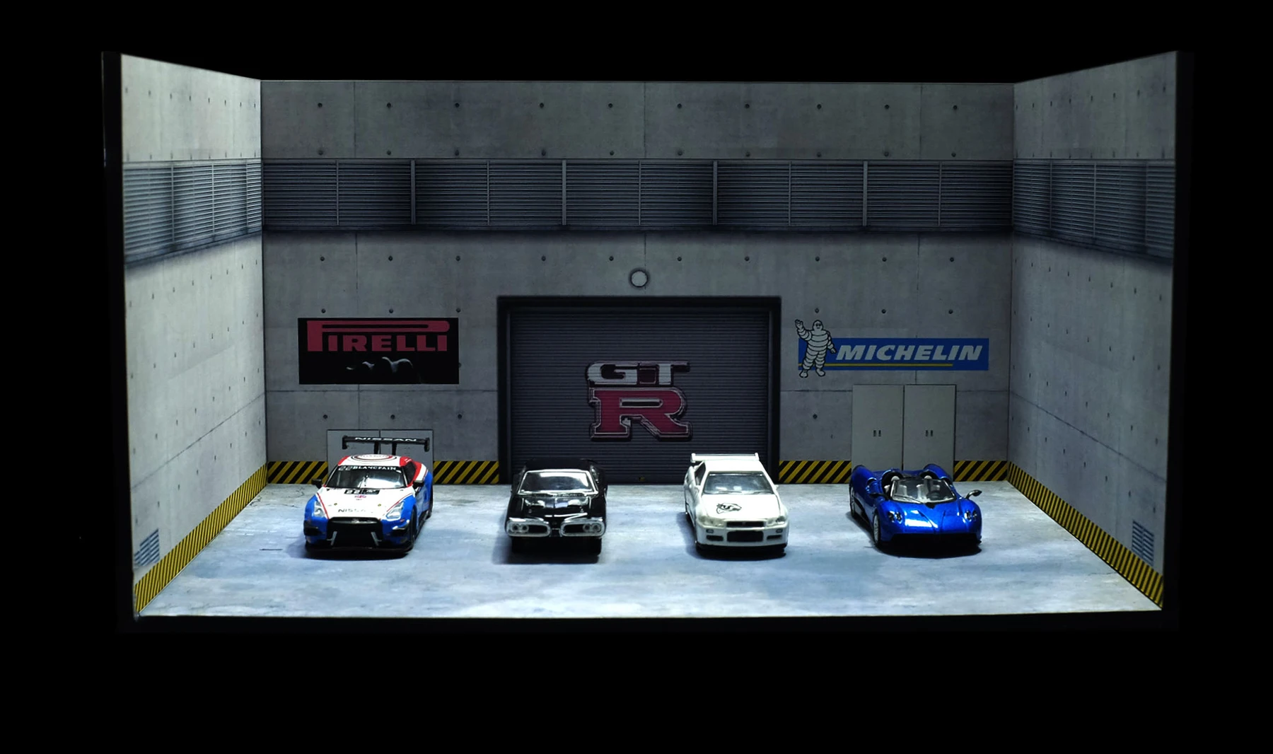 

1:64 Auto Repair Factory Warehouse GTR DIY Stereoscopic Dollhouse Decoration Diorama Model Miniature Toys