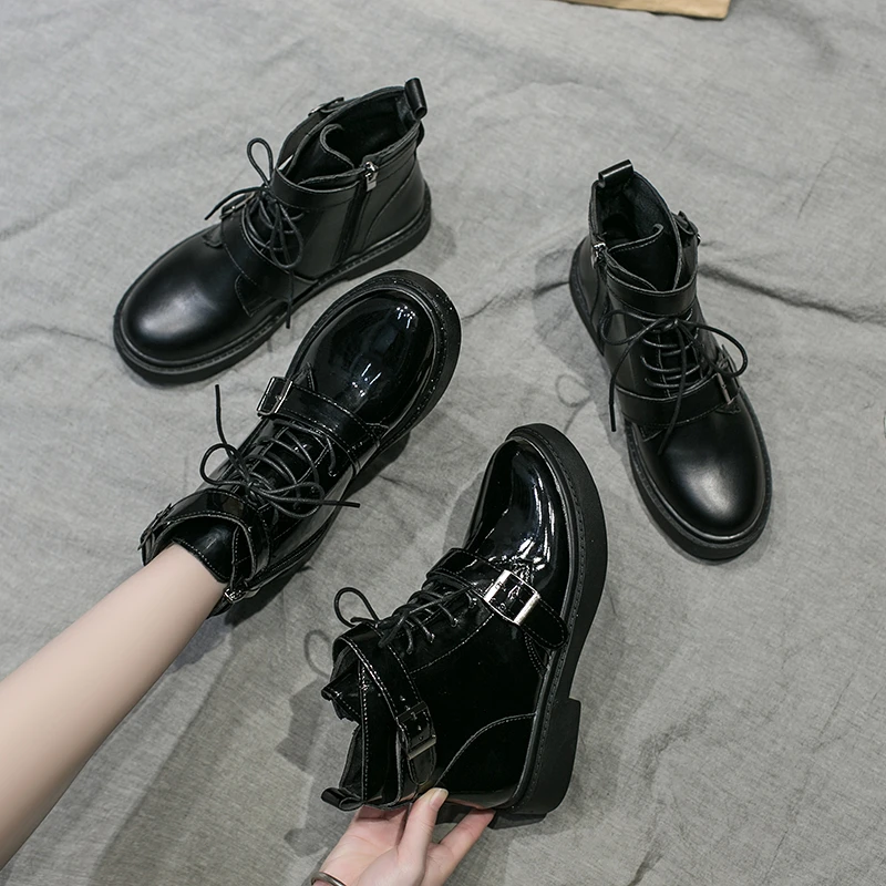 Женские ботинки Мартенс в байкерском стиле кожаные на молнии винтажные черные