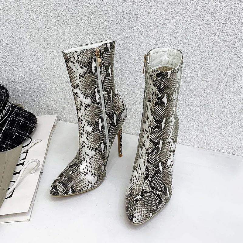 Женские ботильоны из ПУ кожи со змеиным принтом и острым носком | Обувь