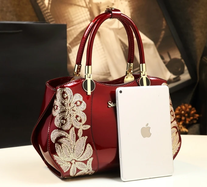 Сумка-мессенджер женская из лакированной кожи с вышивкой | Багаж и сумки