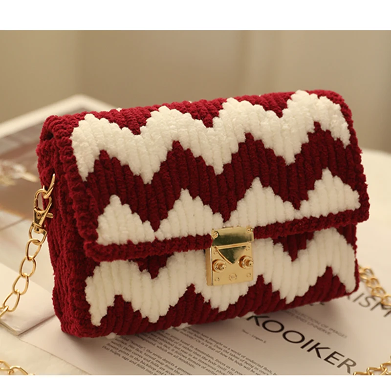 

2021 new double-G women's bag chain bag wavy mini one shoulder slug love bag color matching women's bag
