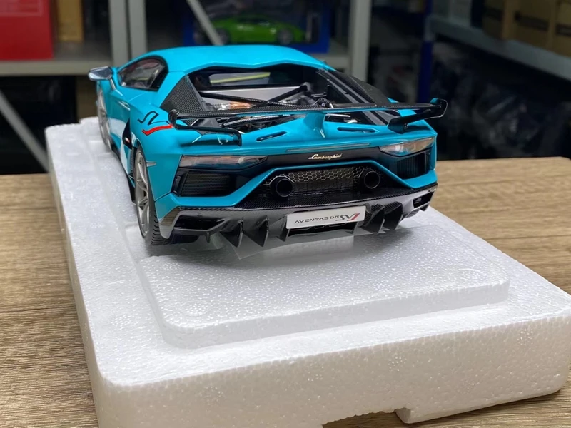 Автомобильная модель из смолы Autoart 1:18 Lamborghini шатендор SVJ для украшения и подарка |