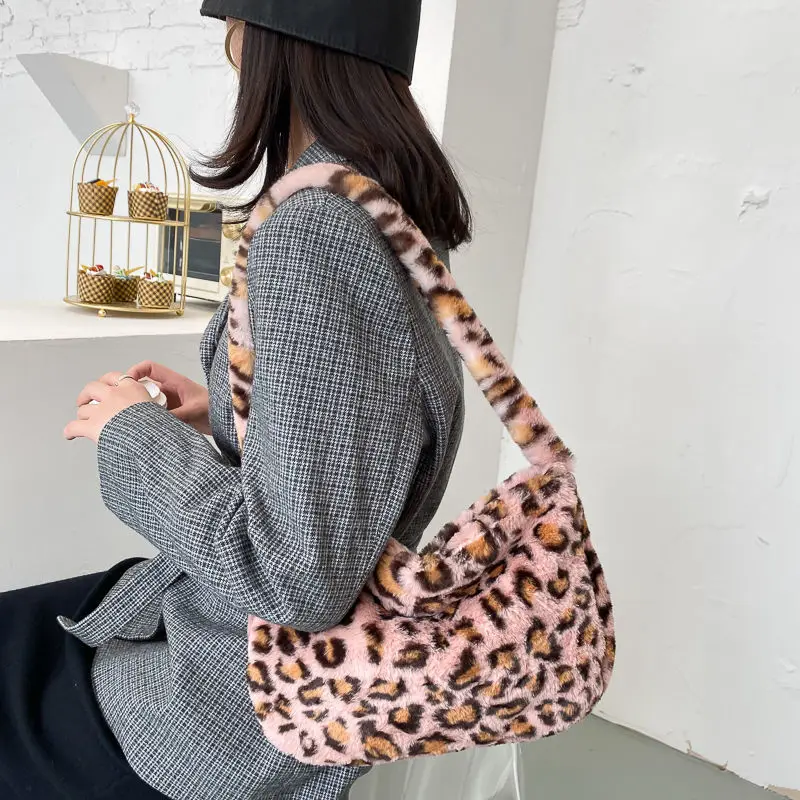 

Ins plush big bag for women 2021 Japanese Harajuku versatile girl soft girl leopard print single shoulder bag