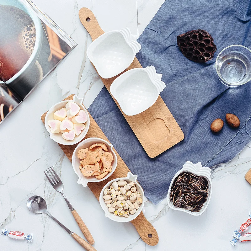 Чистые белые керамические тарелки с бамбуковым деревянным поддоном креативные 3