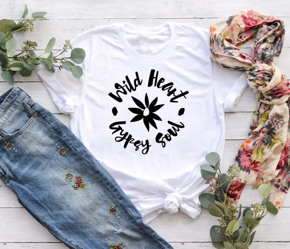 

Женская футболка с изображением дикого сердца, модная футболка со слоганом, Графический Цветок, христианская Пастельная эстетика Tumblr, Женский Топ