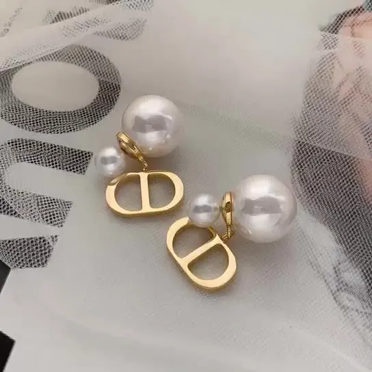 

Fashion Stud Earrings Sweet Simple Jewelry Retro Pearl Earrings Women Summer Charm Hip Hop Jewelry Pearl Earrings Stud Earrings