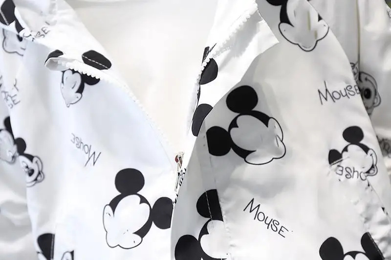 Детская куртка с капюшоном и мультяшным принтом весна осень 2021 топы для