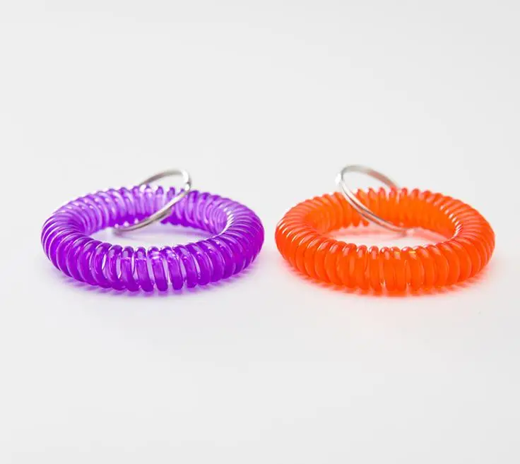 値段 カラフルな春スパイラル手首コイル柔軟なスパイラルコイルリストバンドキーリングチェーンキータグのためジムプールSN313