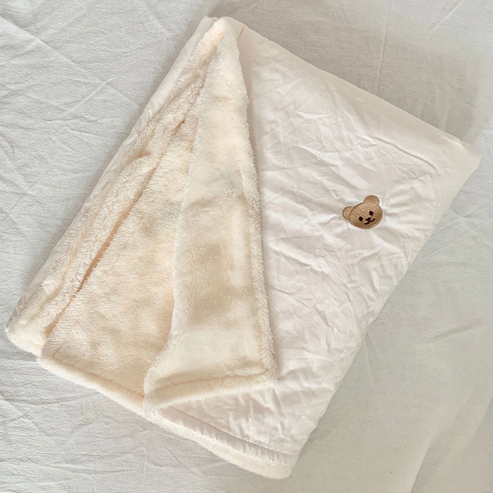 Детское одеяло с вышивкой Медвежонок | Мать и ребенок