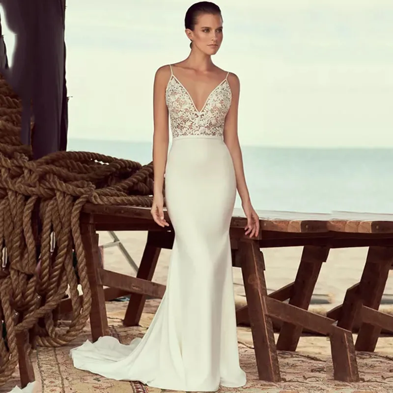 

Свадебное платье с юбкой-годе, V-образным вырезом и без рукавов