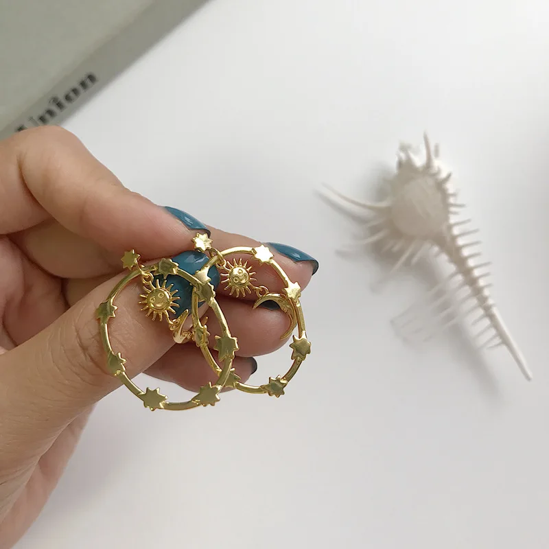 

Женские серьги-гвоздики из серебра 925 пробы, с Луной