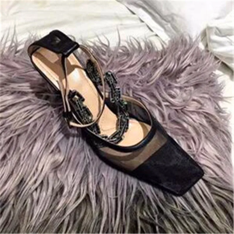 Металлические стразы Женские туфли на высоком каблуке с цепочкой Цвет черный