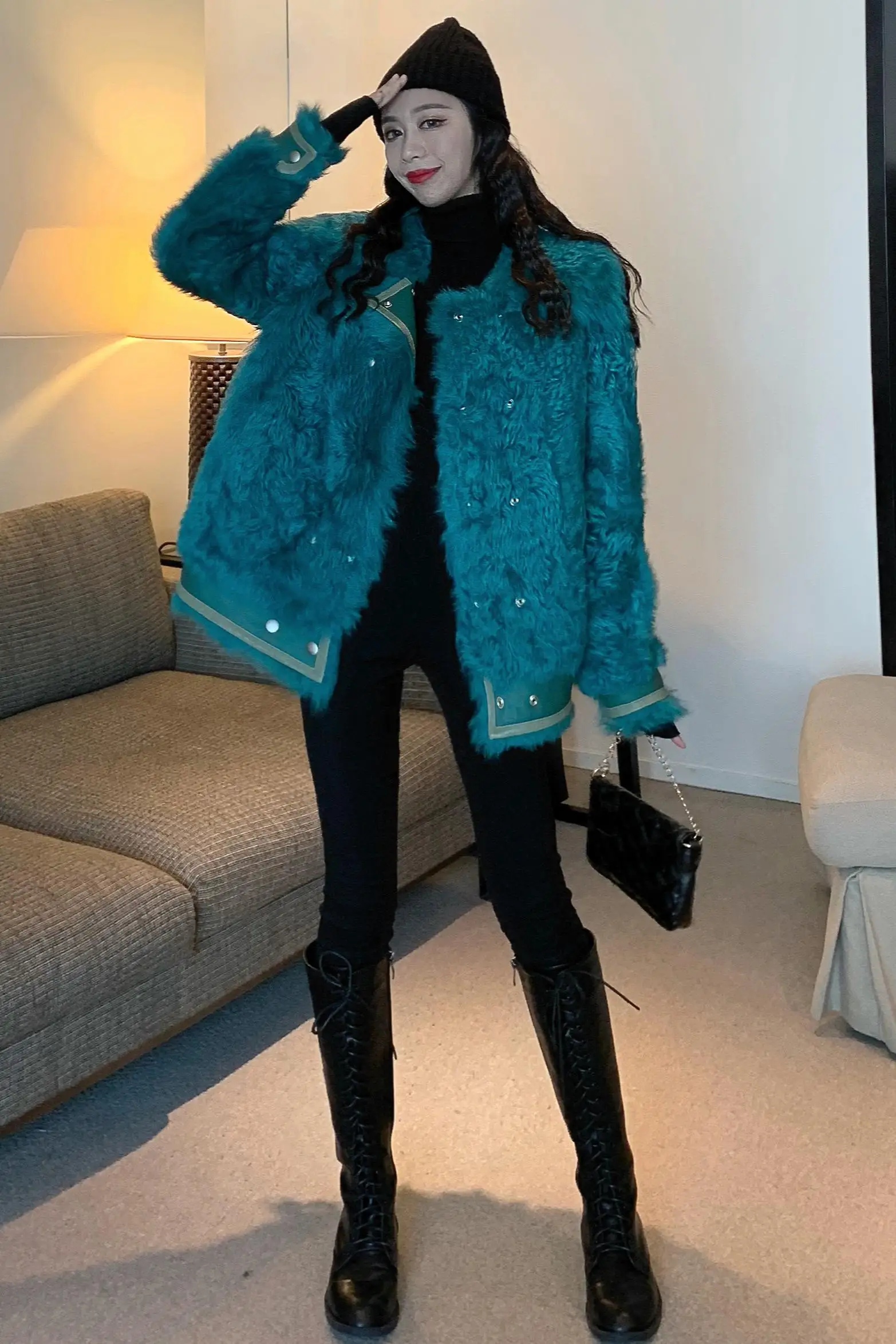 

2020 Short Faux Lamb Fur Coat Warm Fleece-cut Circle Reversible Thick Plush Coat Women Winter Fur Jacket Plus Size