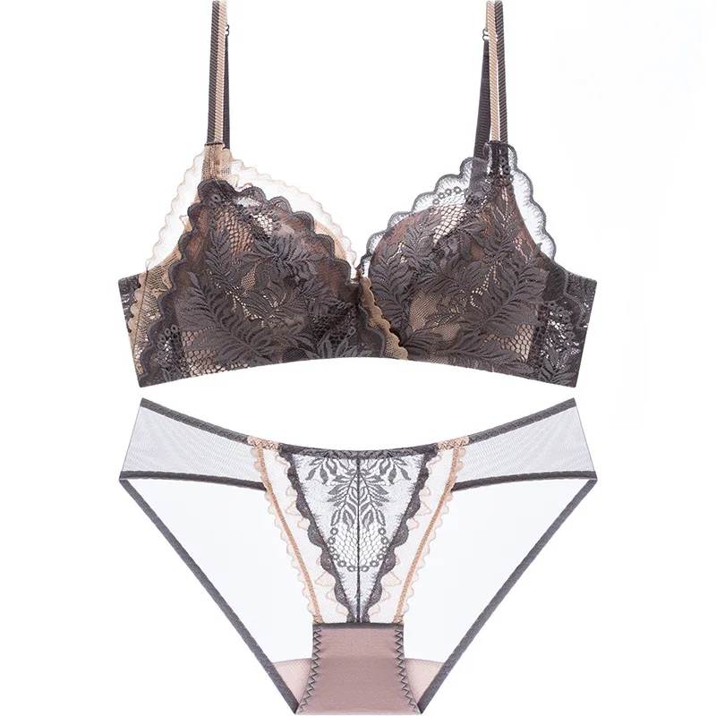 

2020 New Women's Lace Embroidery Comfortable Gathering Thick Gathering No Trace No Steel Ring Adjustable Plus Size Bra Set