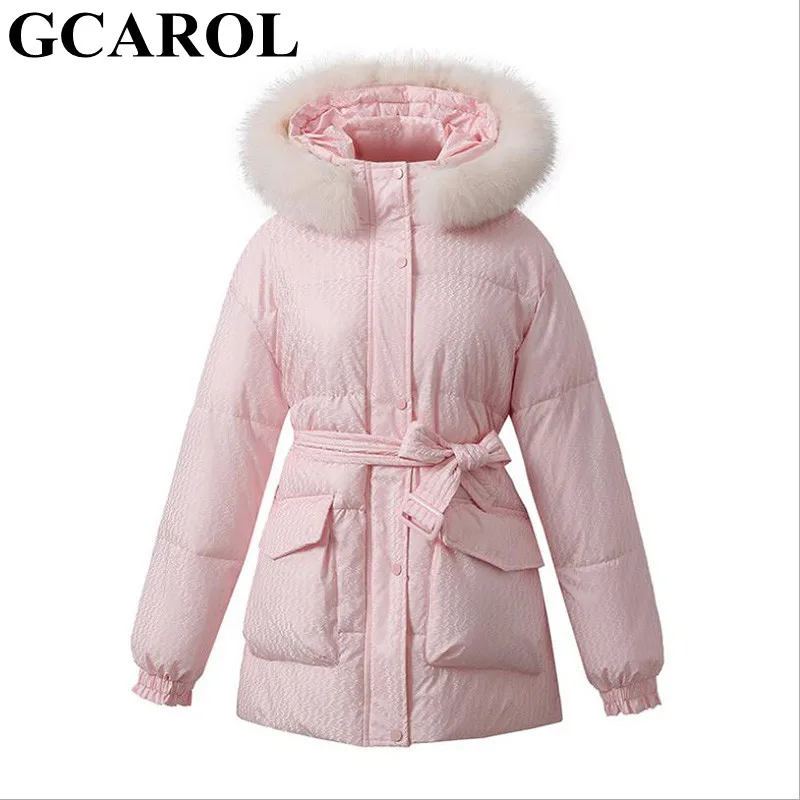 

GCAROL зимнее женское пальто из искусственного меха со стоячим воротником с хлопковой подкладкой, качественная куртка с поясом, большие карма...