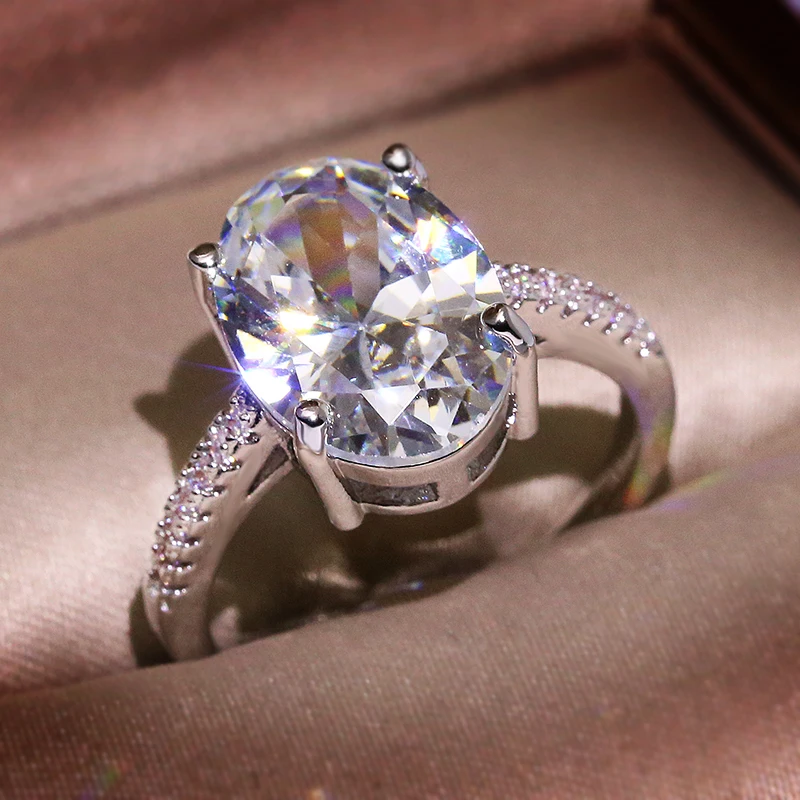 Женское кольцо из серебра 925 пробы с крупным овальным фианитом | Украшения и