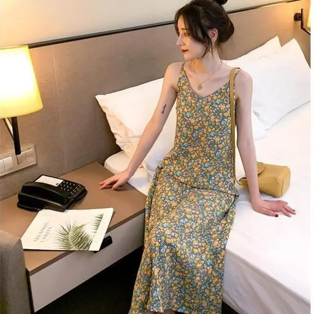 

2021 New Chiffon Suspender Dress Small Wrinkle Chrysanthemum Long Dress Summer Dress Show Thin V-neck Tide Print Skirt