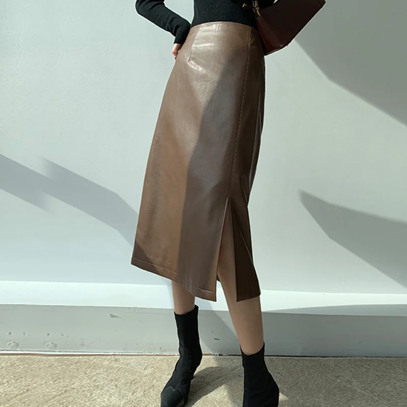 Фото Коричневые юбки из искусственной кожи для женщин с разрезом спереди черная