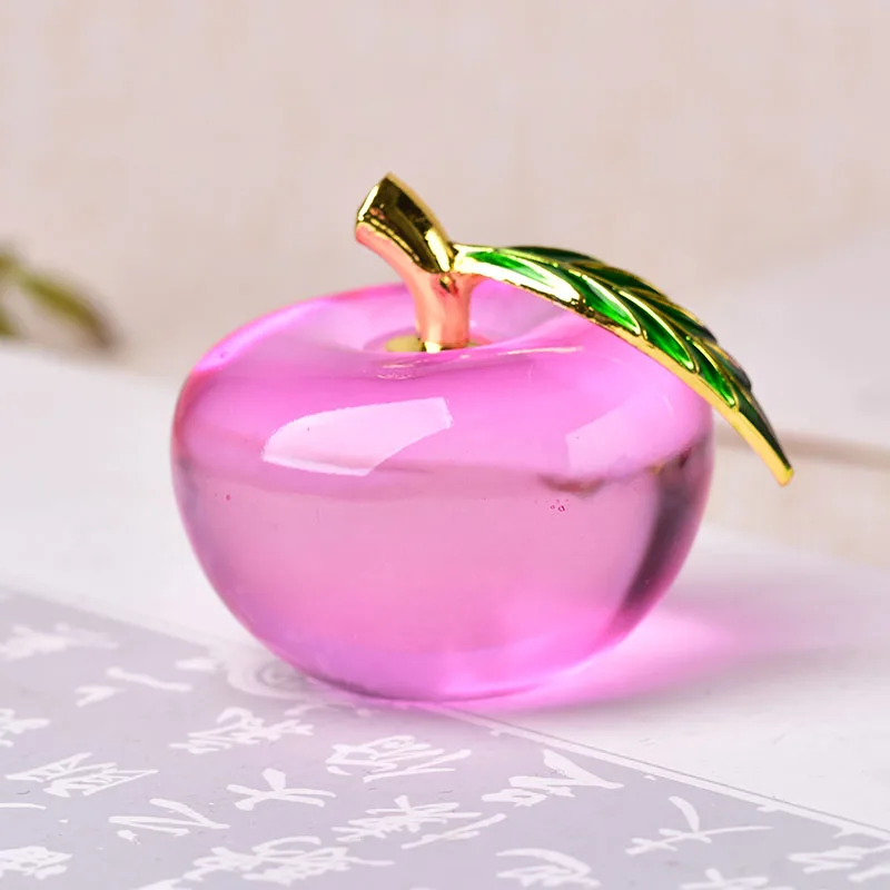 

Цветные стеклянные статуэтки