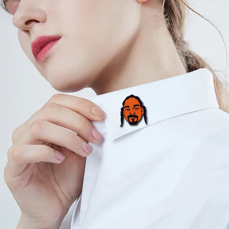 Этот лацкан напомнит нам о самых известных в критическом стиле альбомах со