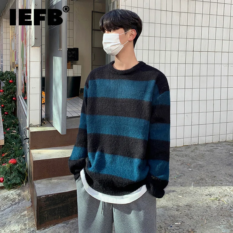 

IEFB мужской полосатый цветной вязаный свитер осень-зима пуловер Топы Корейский шикарный круглый вырез оверсайз трикотажная одежда