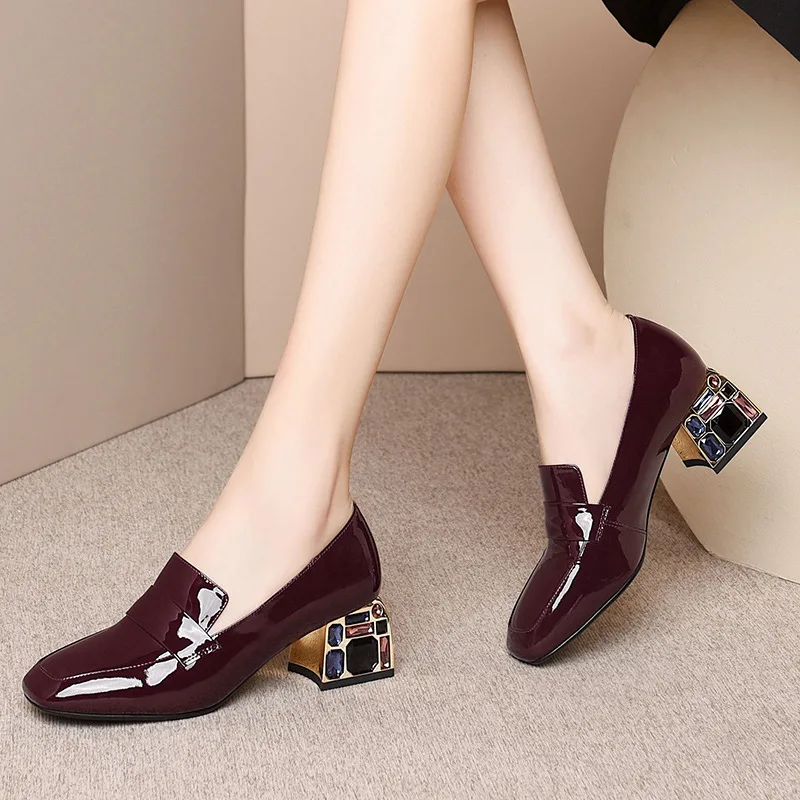 

PGXXZLX 2020 New square head Single Shoes women's Cow patent leather large size Rhinestone heel middle heel women's shoes Pumps
