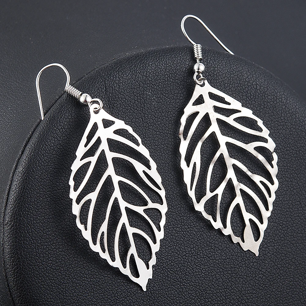 Fashion Sleek Minimalist Hooks Leaf Earrings for Women Simple Earrings Jewelry Charm Ear Earrings Female Pendientes Cortos