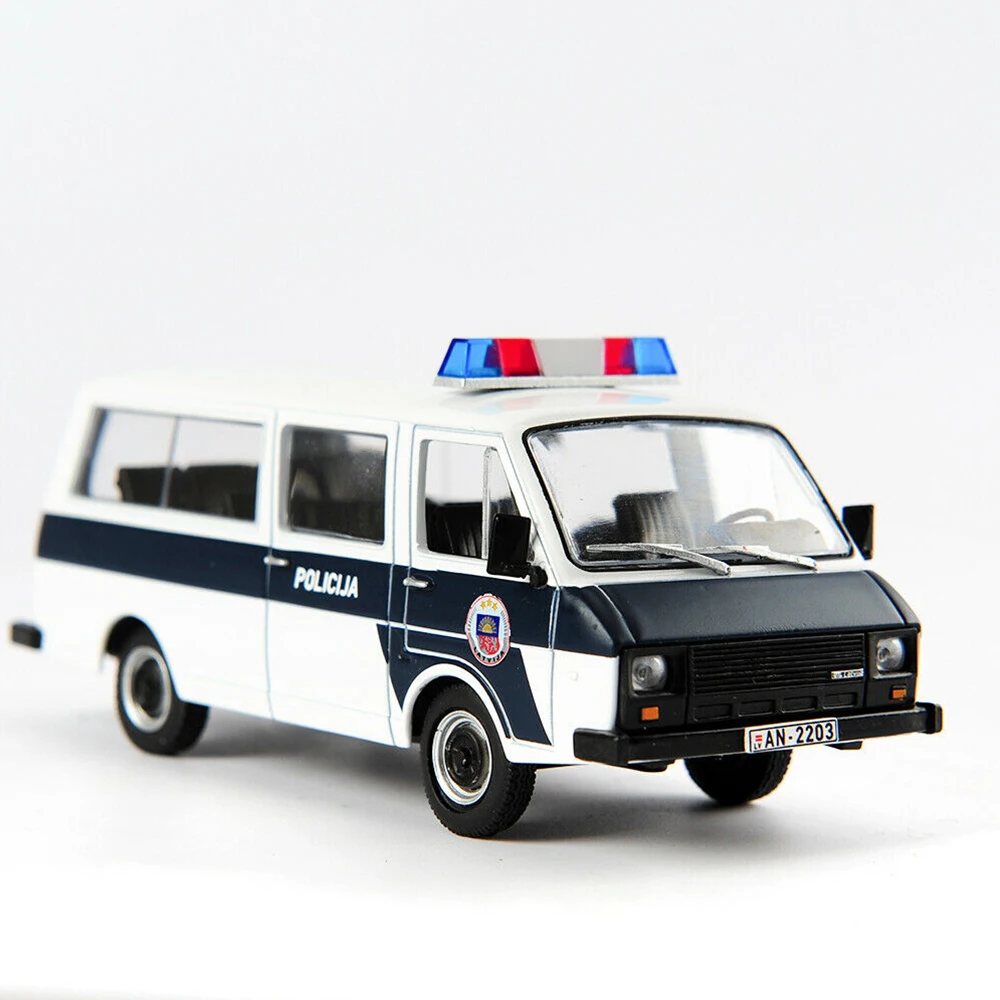 

Модель автомобиля скорой помощи в масштабе 1/43