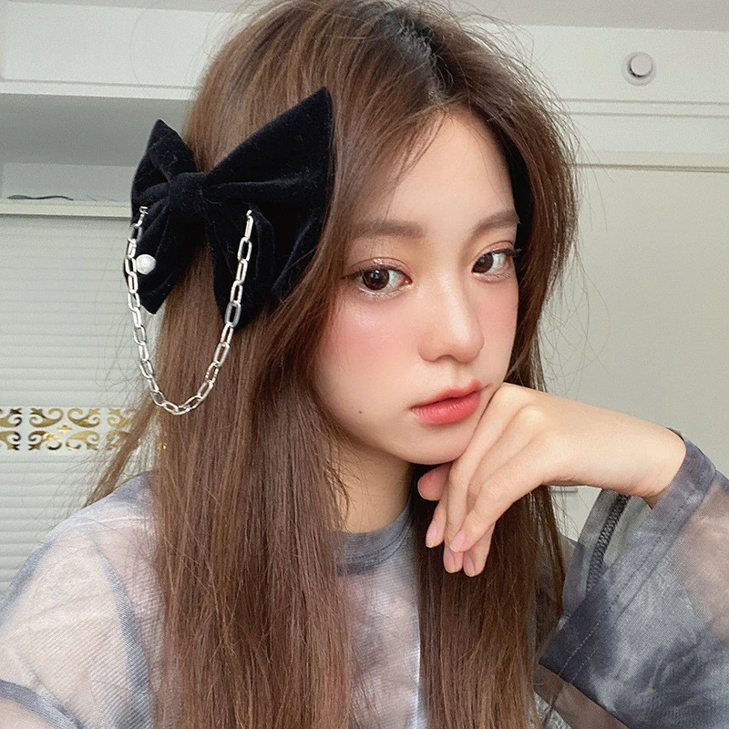 

2020 New Korea Vintage Goth Black Velvet Bow Metal Tassel Chain Pendant Barrettes For Women Egirl Party Accessories Jewelry Gift