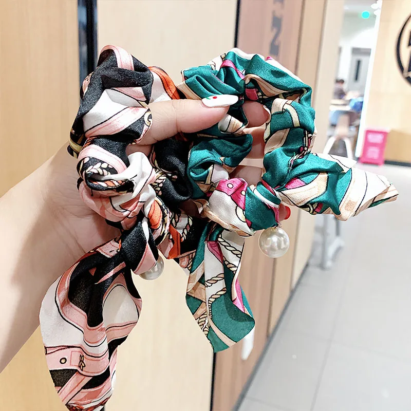 Резинка для волос женская с бантом и жемчугом элегантная эластичная заколка