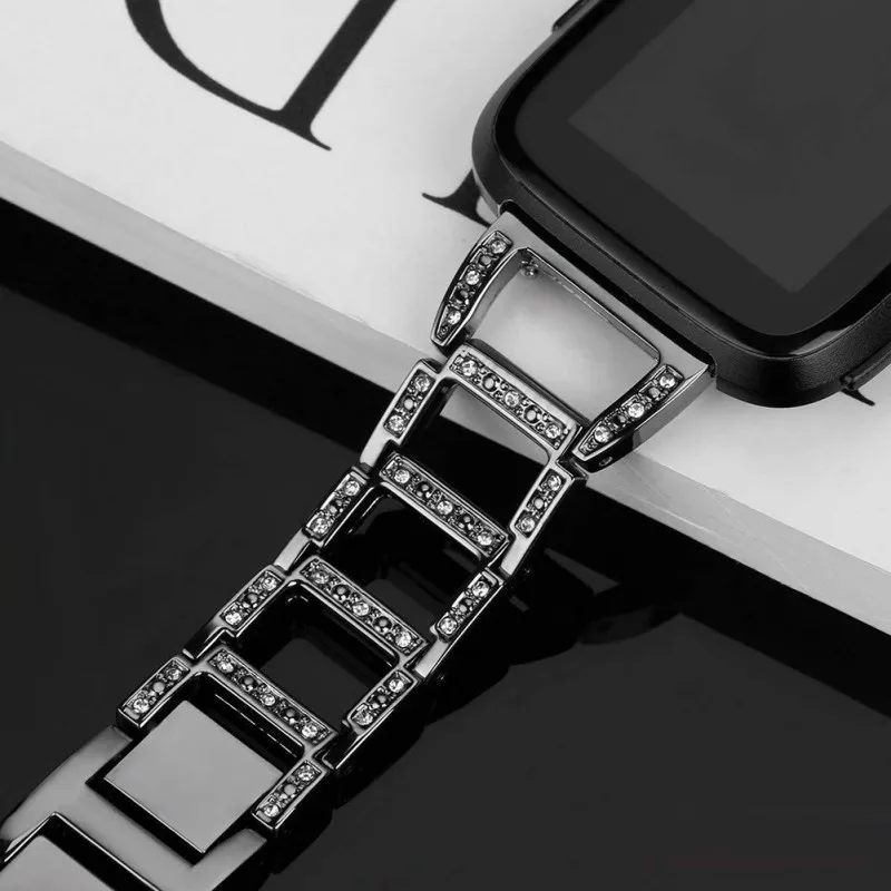 Выдолбленный декоративный браслет из нержавеющей стали с кристаллами