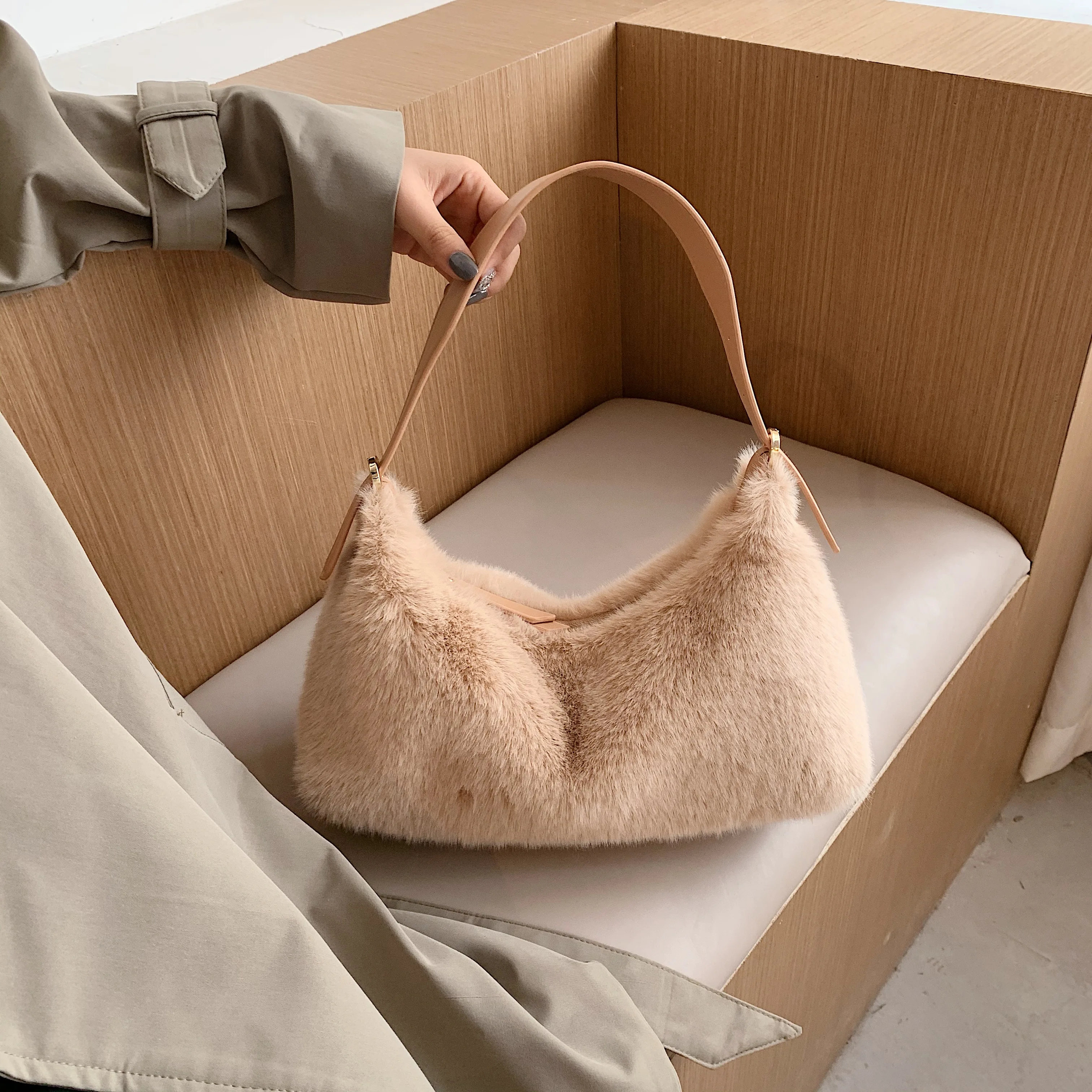 Новая модная женская Сумочка Багет зимняя теплая сумка из искусственного меха