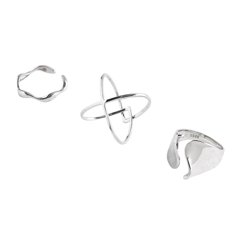 

Simple and glossy cross geometric lines, versatile high-end ring