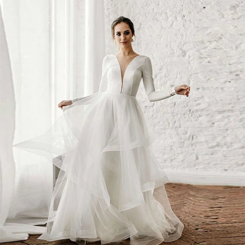 Купи Simple Deep V-Neck Tulle Wedding Dress Long Sleeves Backless Satin Pear Buttons Bridal Gown 2022 Elegant Tiered Vestito Da Sposa за 4,765 рублей в магазине AliExpress