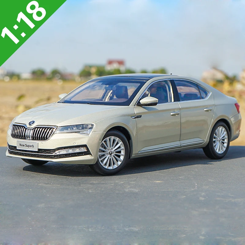 Оригинальная коробка 1:18 Высокая тщательность Skoda превосходная модель автомобиля