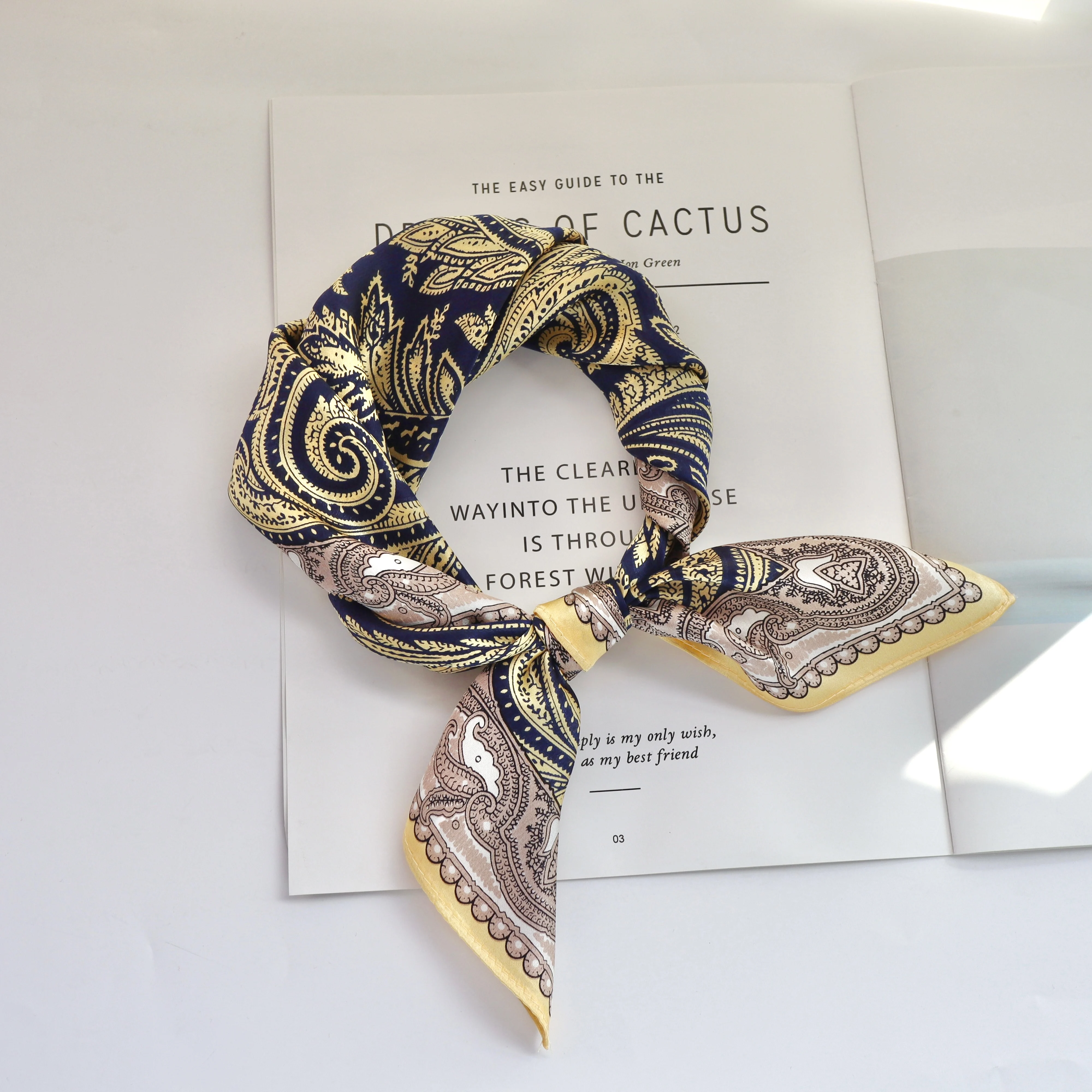 

Новое простое шитье шелковое маленькое квадратное полотенце универсальное корейское модное