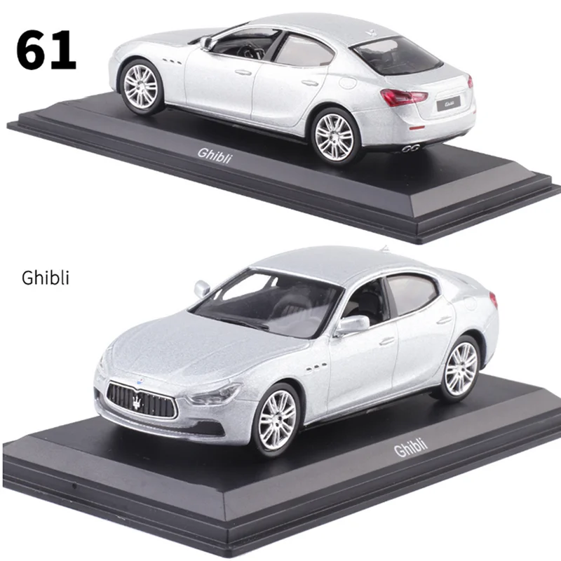 Классическая модель автомобиля из металлического сплава в масштабе 1:43 красная