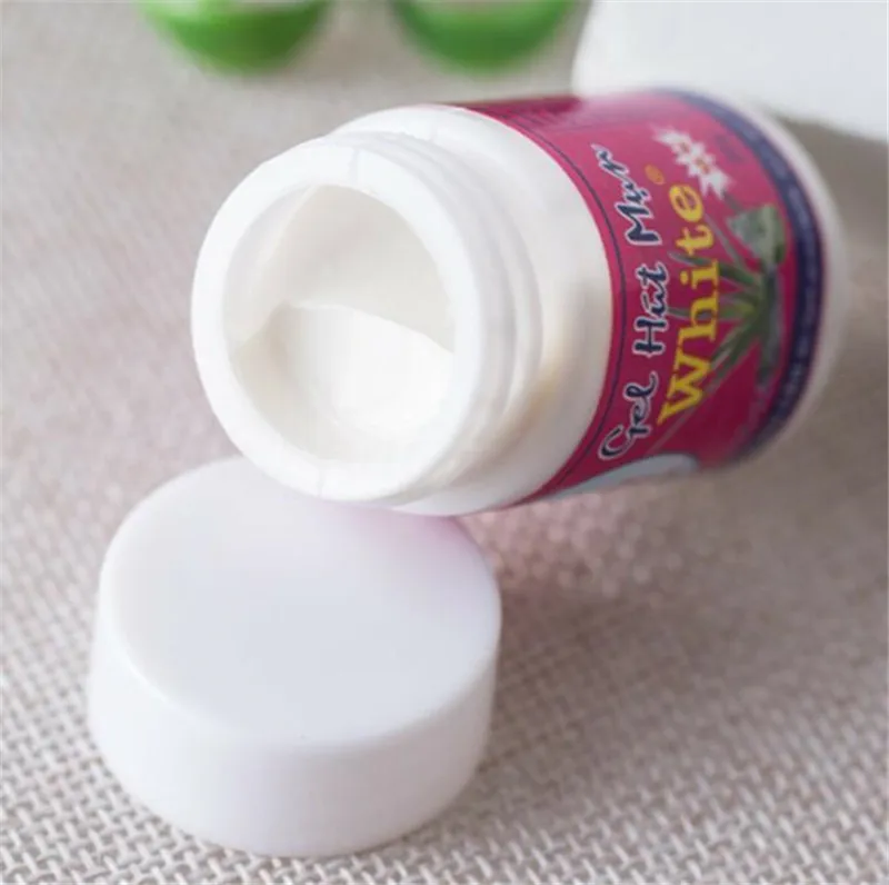 Средство для удаления черных точек на носу с белыми блестками |