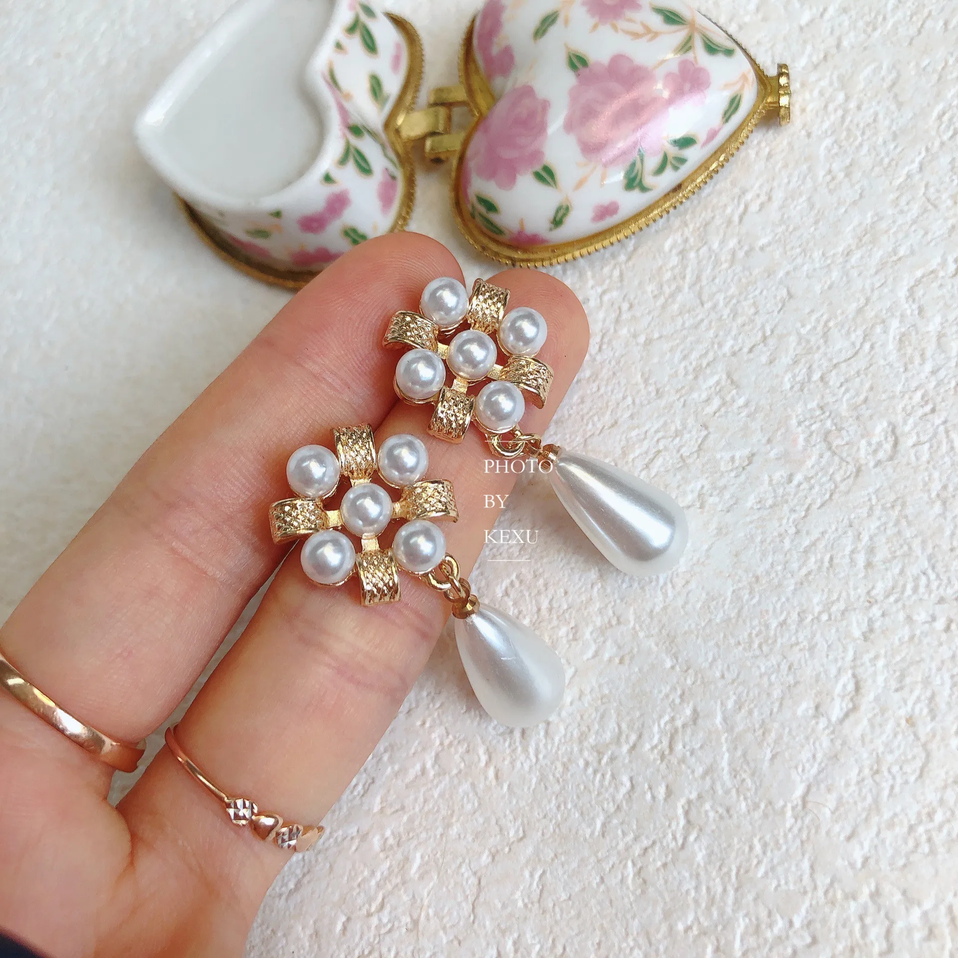

AVEBIEN 2021 Trendy Creative Vintage French Elegant Women's Stud Earrings Long Water Droplets Pearl Earrings серьги гвоздики