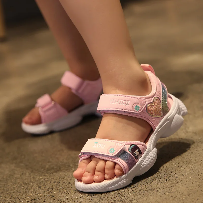 Летние сандалии для девочек модель 2021 года модная обувь маленьких принцесс