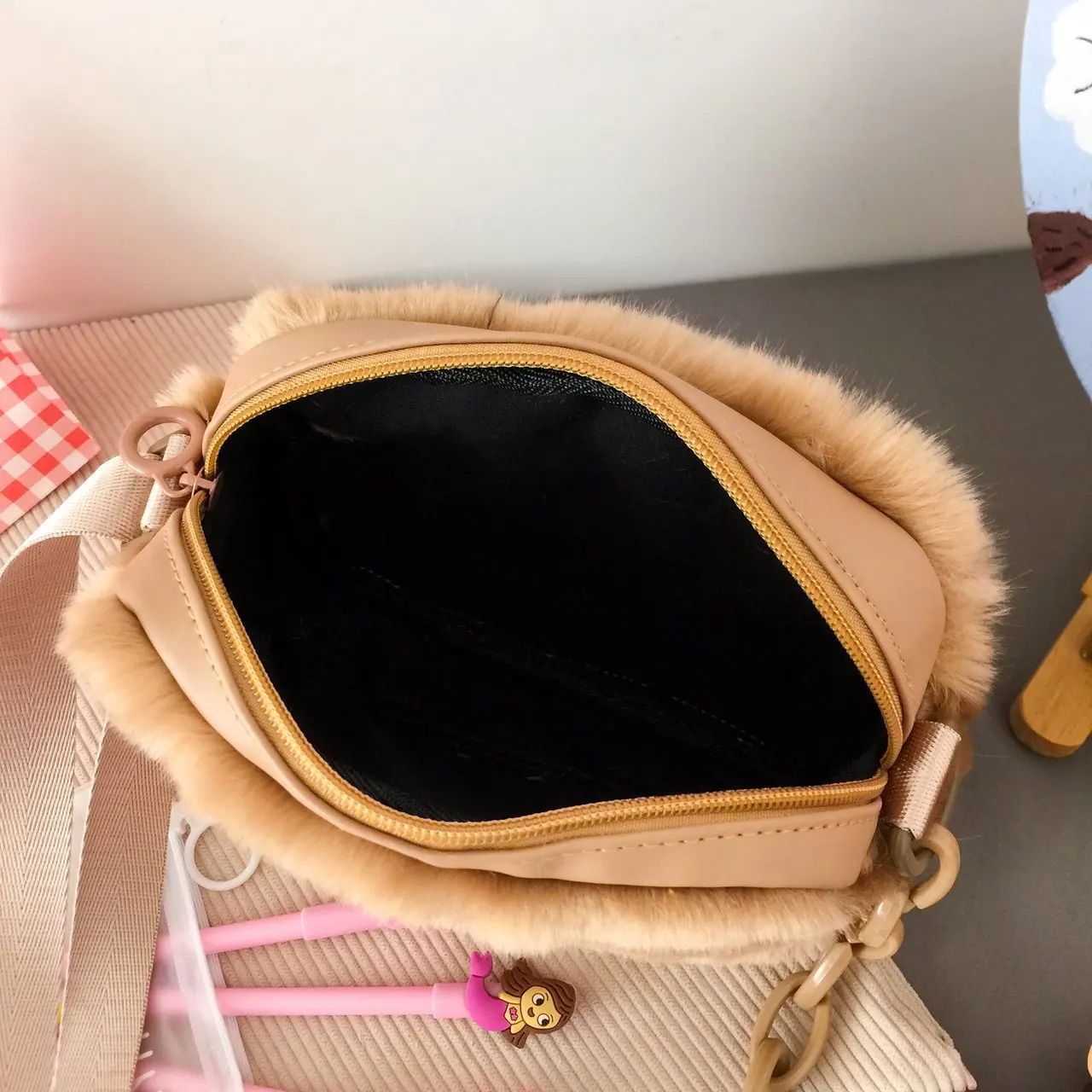 

Plush Tote Bags NEW Winter Bags For Women 2021 Chain Women Bags Soft Fluffy Bags Furry Bags Mini Handbag Fur Shoulders Bags