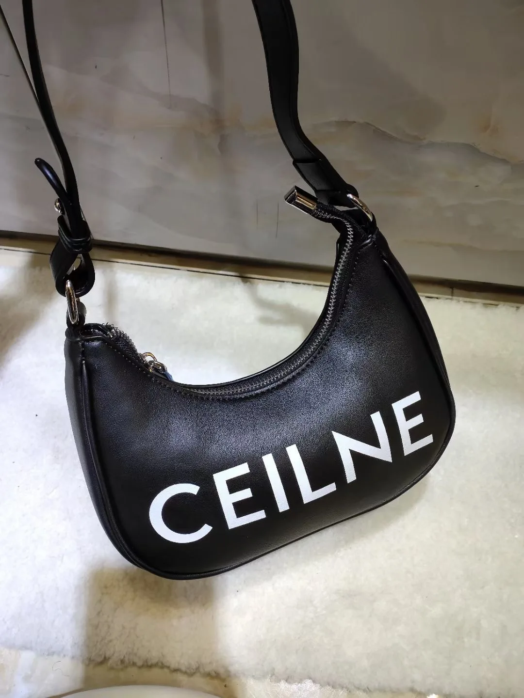 

The spring of 2021 the new tide restoring ancient ways one shoulder alar handbag web celebrity with peas package designer bags