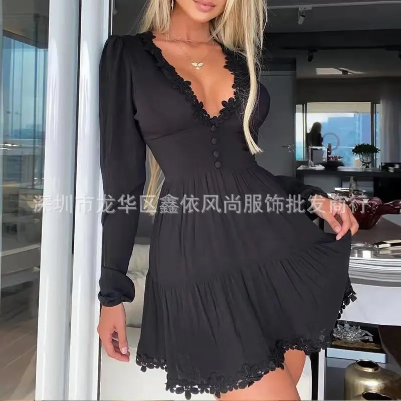 

Long-sleeved V-neck lace stitching polka-dot tight-fitting dress women