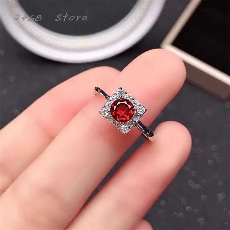 

New style 925 silver inlaid natural garnet ring, ladies jewelry, simple atmosphere, a gift for girls